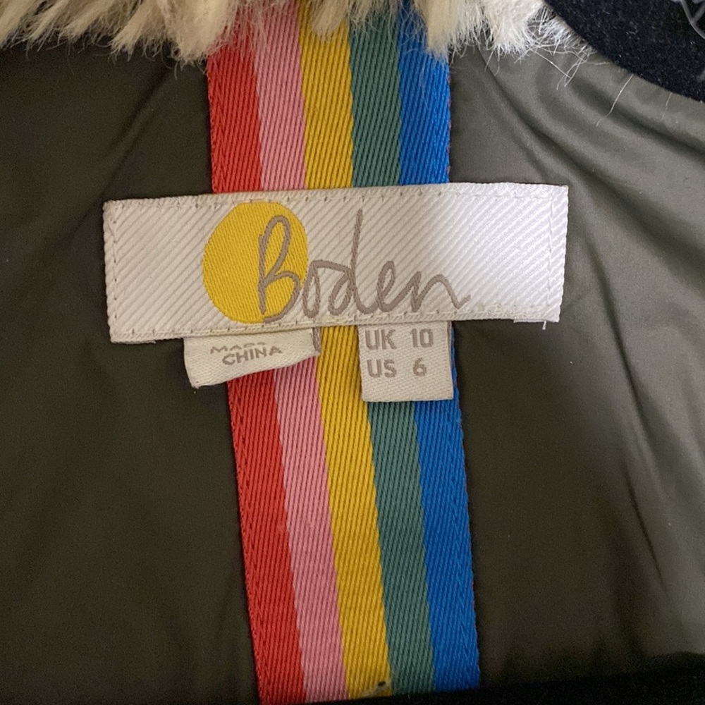 Boden Olive Green Quilted Puffer Jacket with White Collar - Picture 7 of 9